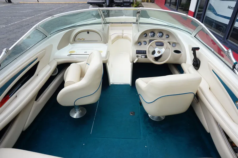 Slide: The Image of Rear view of a 1998 Sea Ray 210 Signature boat with drive. - 8