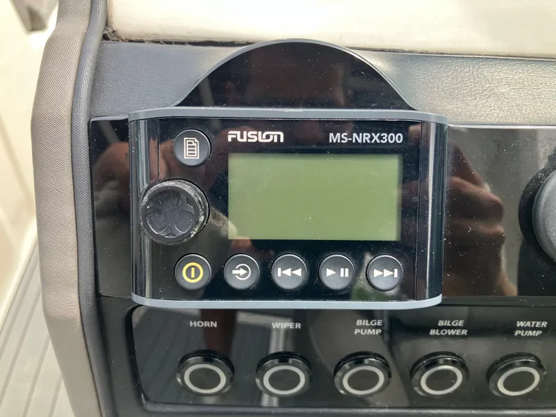 Slide: The Image of Fusion MS-NRX300 control on 2008 Sea Ray 270 SLX. - 23