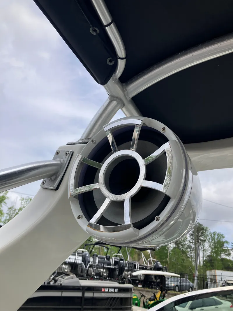 Slide: The Image of Speaker on a 2008 Sea Ray 270 SLX boat. - 26