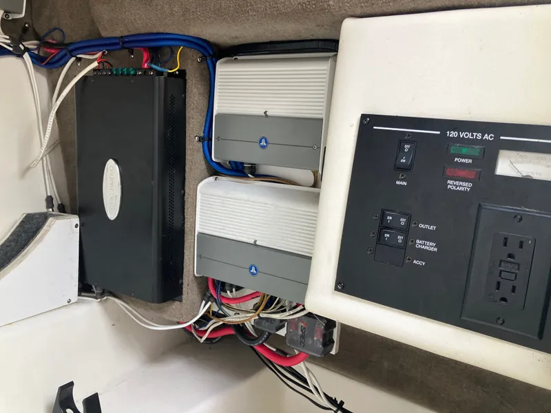 Slide: The Image of Electrical panel and amplifiers in 2008 Sea Ray 270 SLX boat. - 27