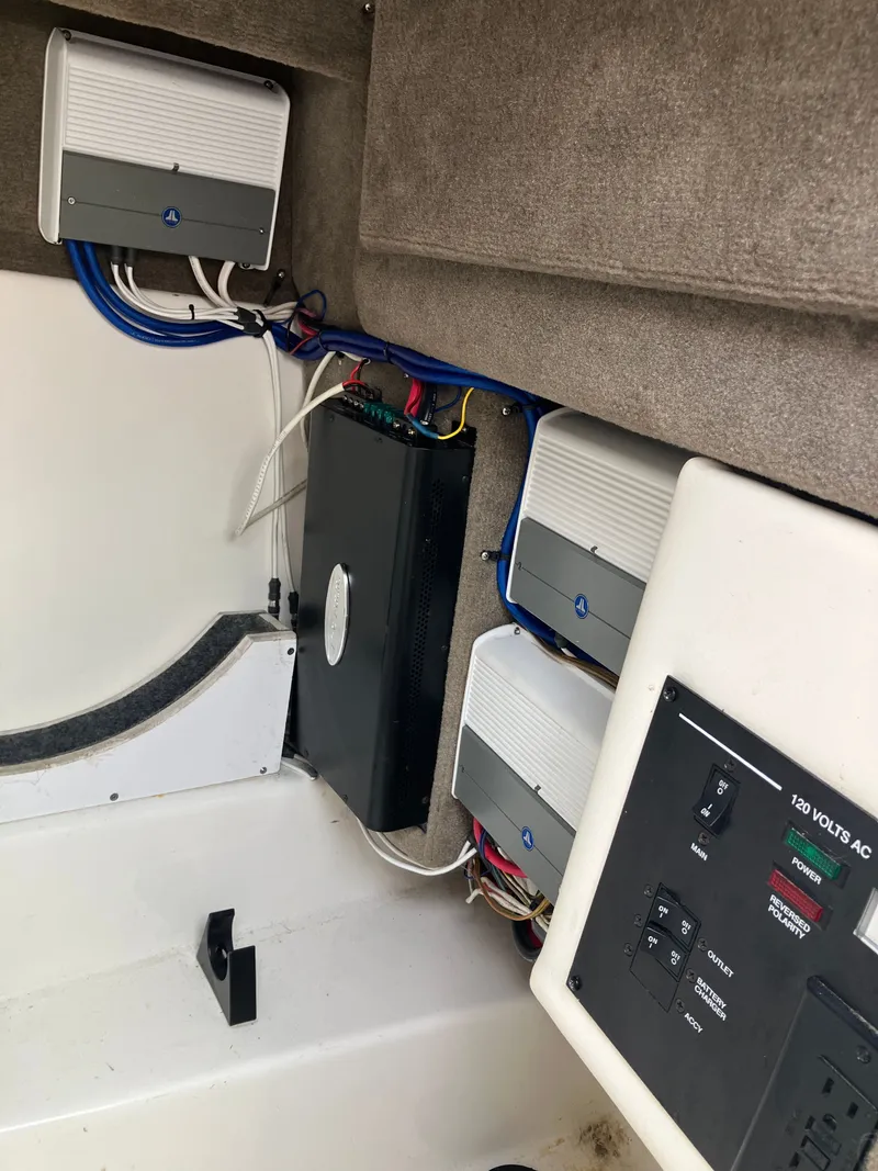 Slide: The Image of Electrical system of a 2008 Sea Ray 270 SLX boat. - 29