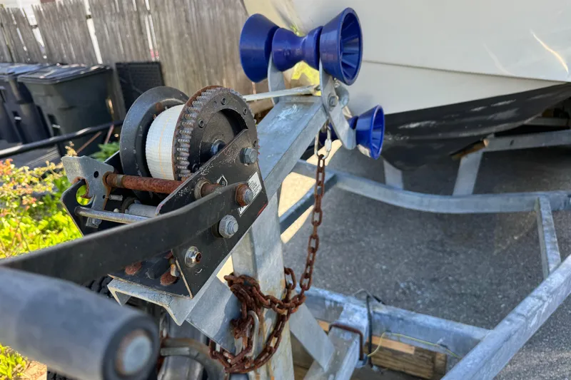 Slide: The Image of Trailer winch and rollers for 2004 Four Winns 268 Vista boat. - 14