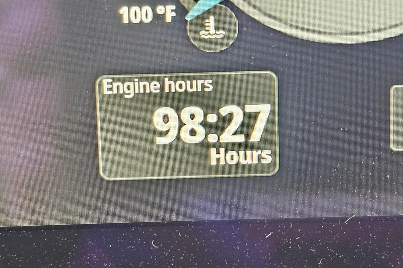 Slide: The Image of Display showing 98:27 engine hours on 2024 Bennington 22 S Swingback. - 19