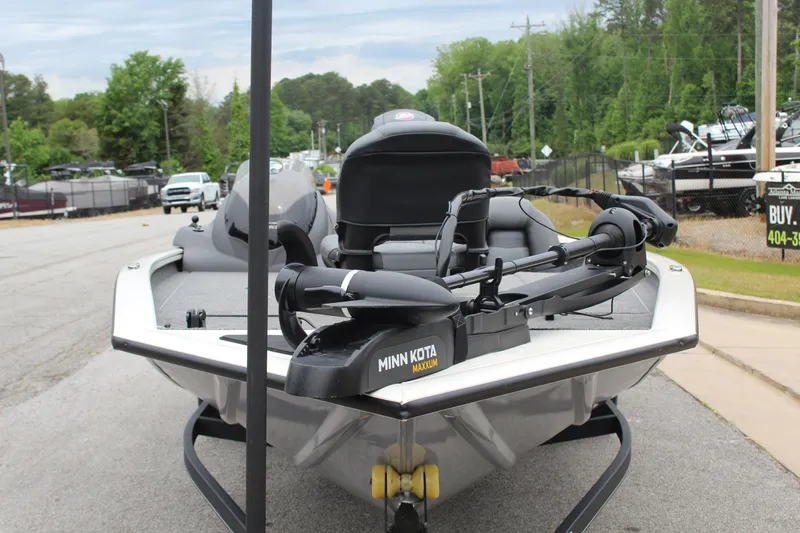 Slide: The Image of 2020 Tracker Pro Team 195 TXW TE boat with Minn Kota motor. - 4