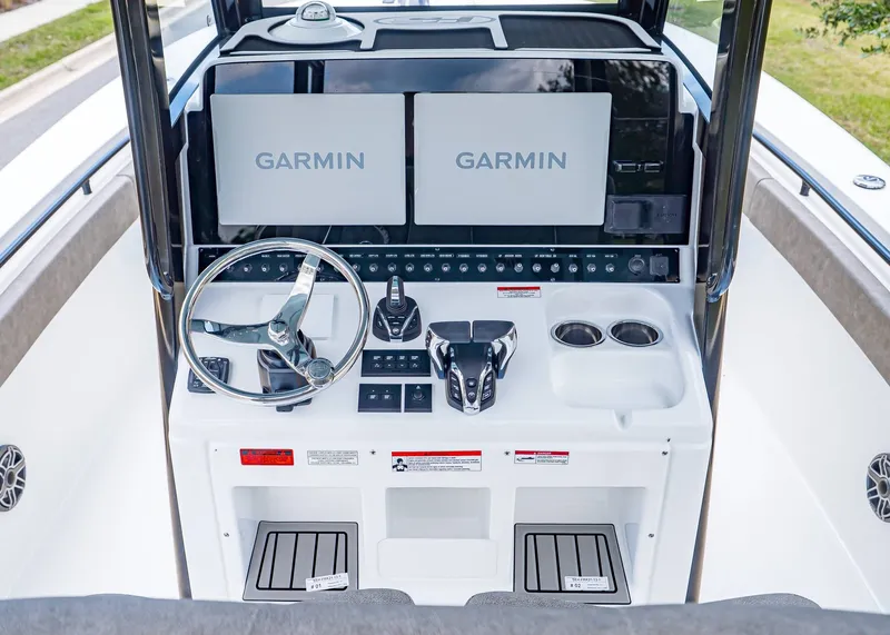 Slide: The Image of Sea Hunt Ultra 285 SE 2026 helm with Garmin displays. - 19