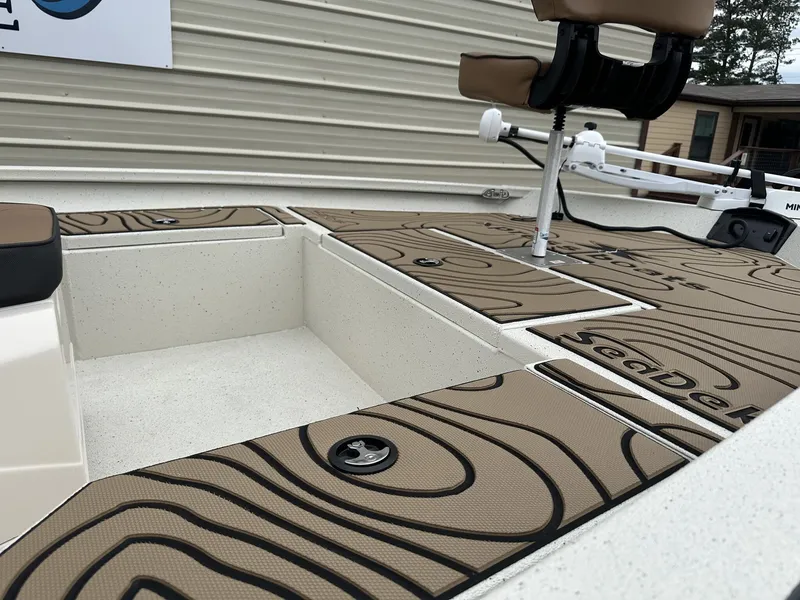 Slide: The Image of Xpress Hyper-Lift Bay Series 150SHO-SEADECK boat, 2026 model, interior view. - 6