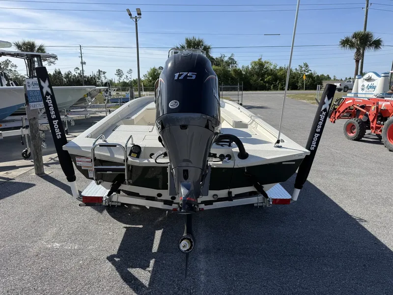 Slide: The Image of 2026 Xpress Hyper-Lift Bay Series H22B boat with Yamaha 175 engine. - 3