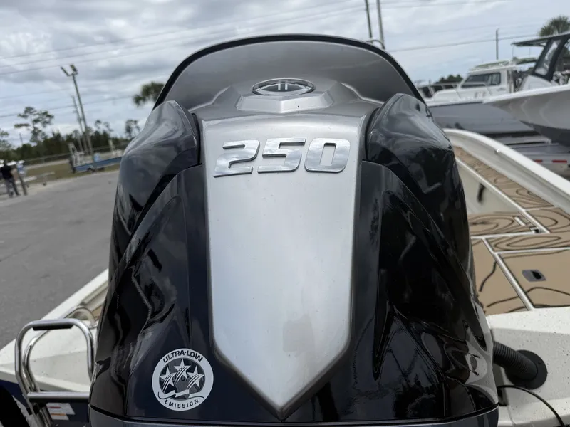Slide: The Image of Xpress X23B Bay Lounge 2026 with 250 horsepower outboard motor. - 5