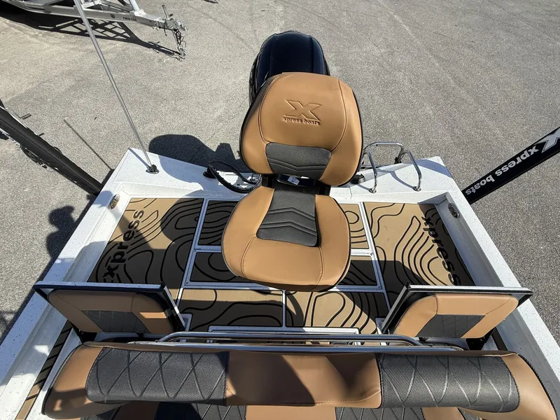 Slide: The Image of Xpress Hyper-Lift Bay Series H20B 2026 boat seat and flooring. - 12