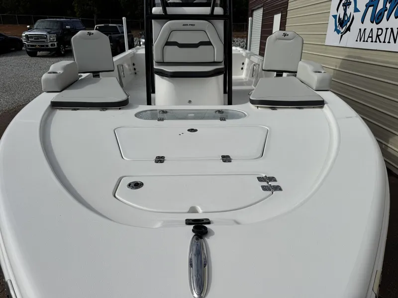 Slide: The Image of 2026 Sea Pro 250 Bay boat front deck view. - 3