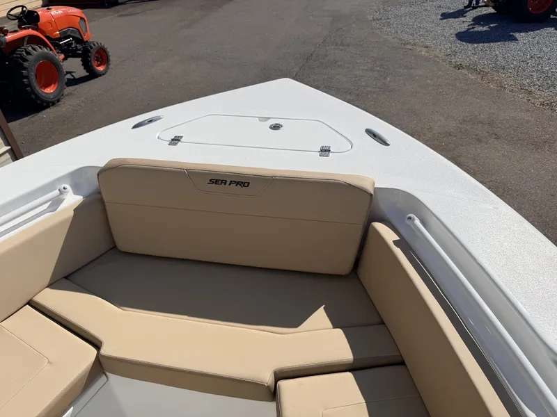 Slide: The Image of Interior view of Sea Pro 225FLX Sandbar 2026 boat. - 12