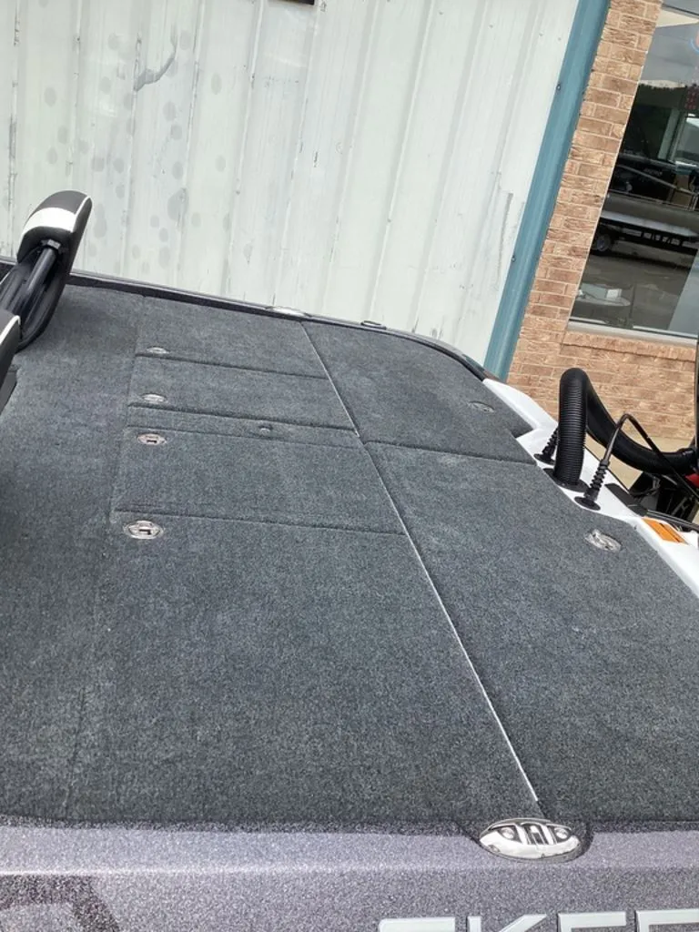 Slide: The Image of 2026 Skeeter ZXE21 boat deck with gray carpet finish. - 10