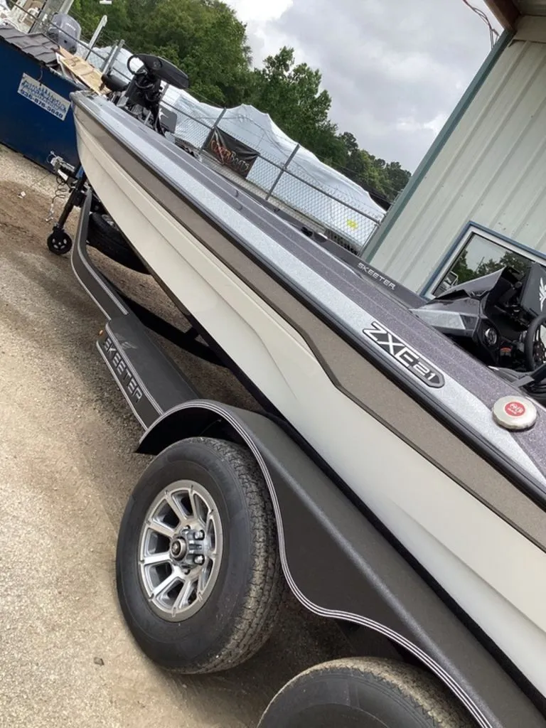 Slide: The Image of Skeeter ZXE21 2026 boat on trailer, side view. - 13