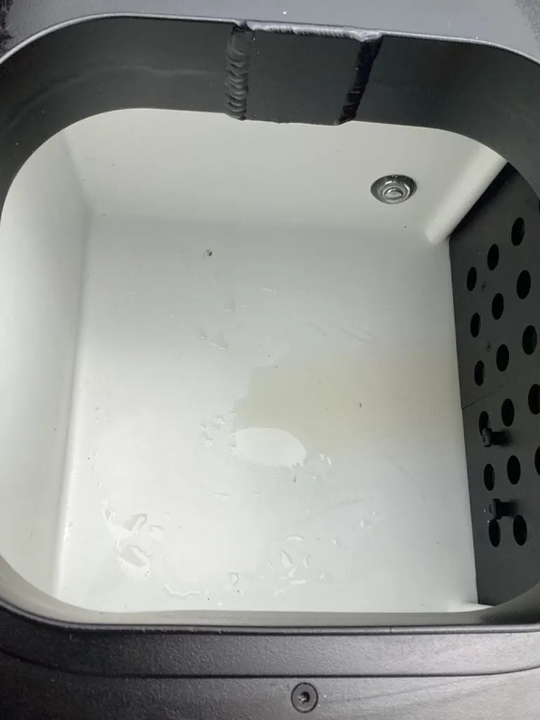 Slide: The Image of Interior view of Skeeter ZXE21 2026 boat compartment. - 33