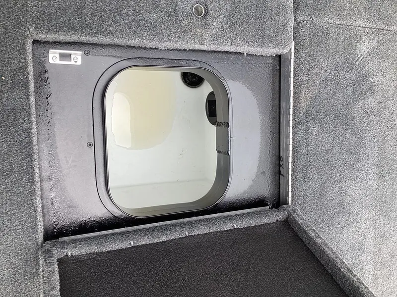Slide: The Image of Skeeter ZXE21 2026 boat hatch with gray carpet. - 35
