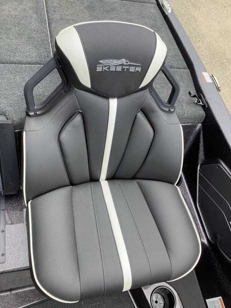 Slide: The Image of Skeeter ZXE21 2026 boat seat with ergonomic design. - 38