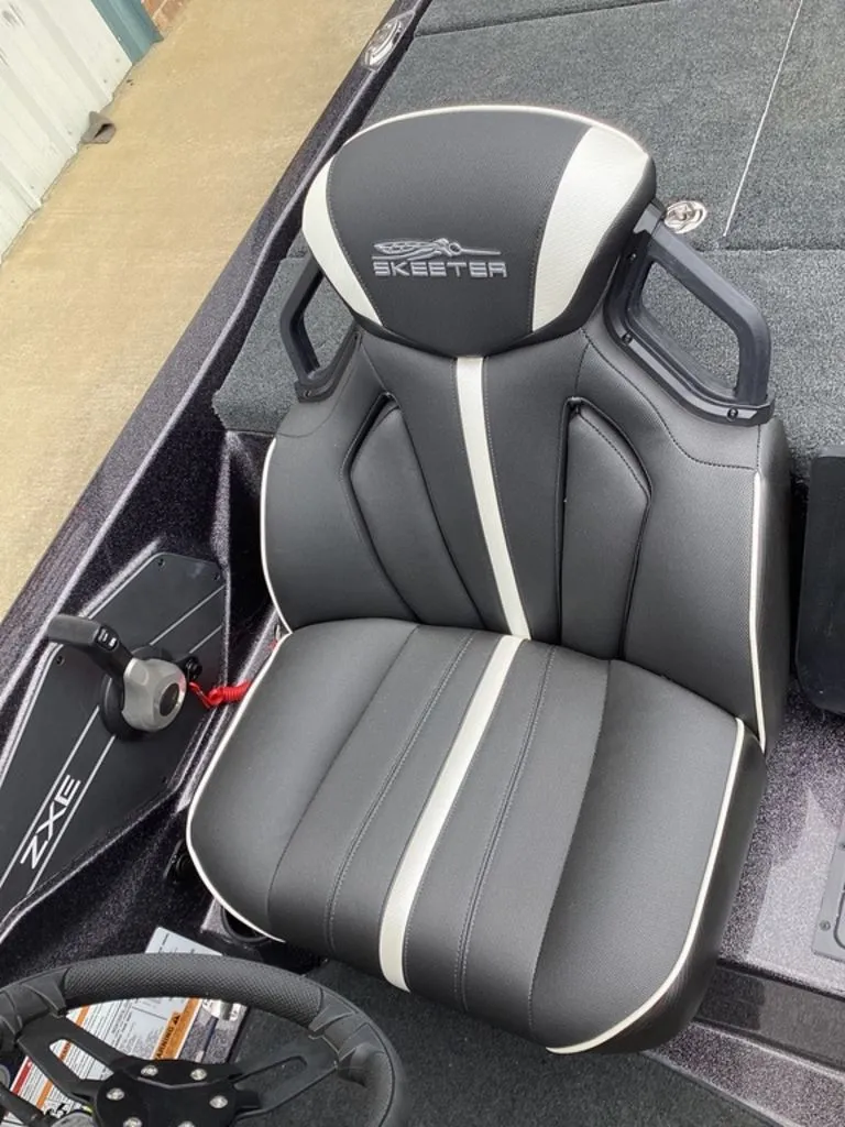 Slide: The Image of Skeeter ZXE21 boat seat, 2026 model, black and white design. - 39
