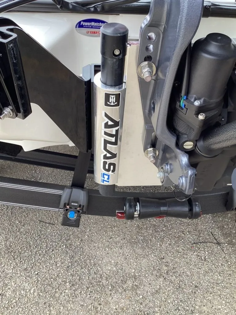 Slide: The Image of Close-up of a 2026 Skeeter ZXE21 boat stern with Atlas hydraulic. - 6
