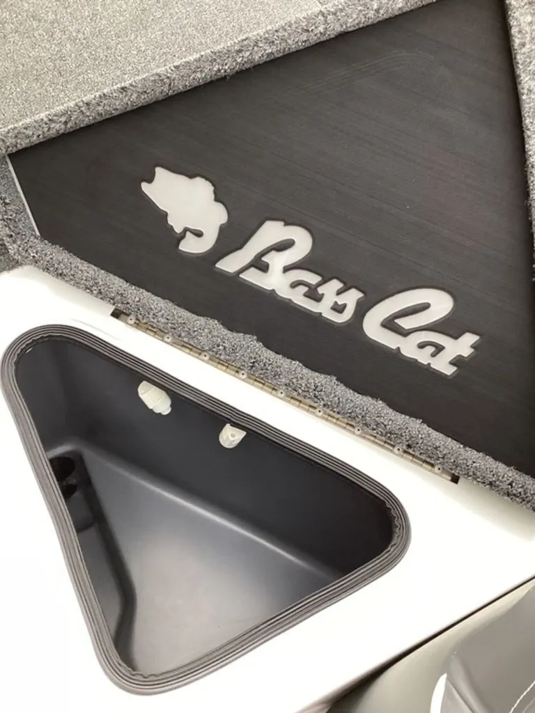 Slide: The Image of Bass Cat Cougar FTD SP 2026 boat interior with storage compartment. - 33