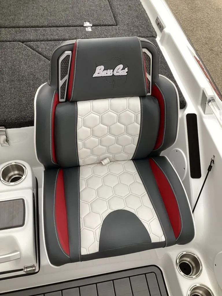 Slide: The Image of 2026 Bass Cat Cougar FTD SP boat seat with modern design. - 42