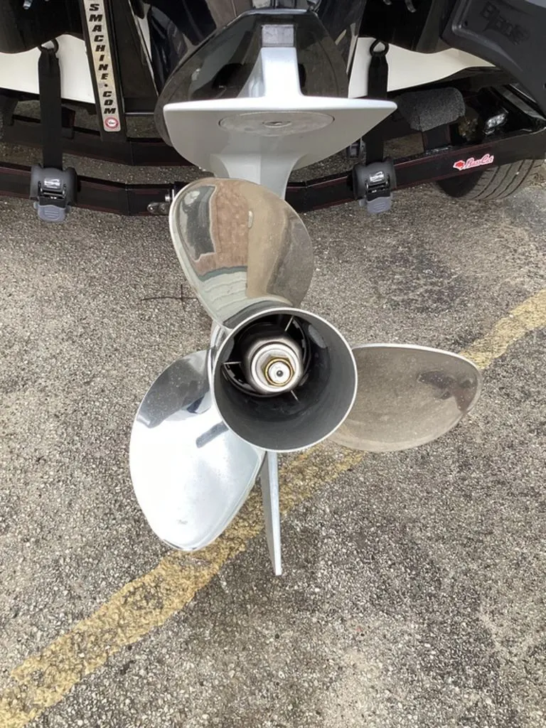 Slide: The Image of Bass Cat Cougar FTD SP 2026 boat motor propeller on asphalt. - 6