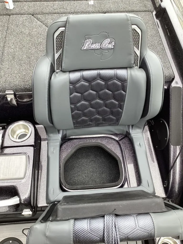 Slide: The Image of 2026 Bass Cat Cougar FTD SP seat with modern design. - 41