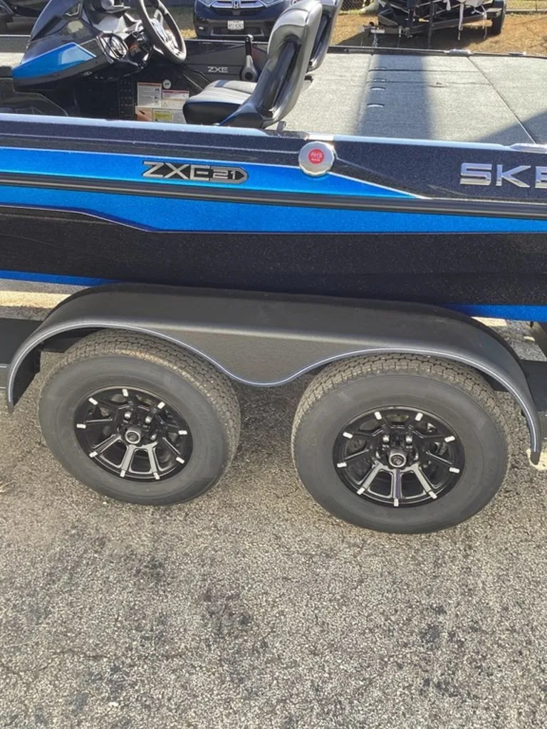 Slide: The Image of Skeeter ZXE21 2026 boat with dual axle and blue accent color. - 15