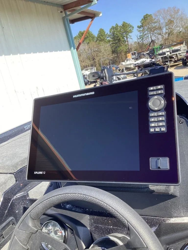 Slide: The Image of Skeeter ZXE21 2026 with Humminbird Xplore 12 display. - 24