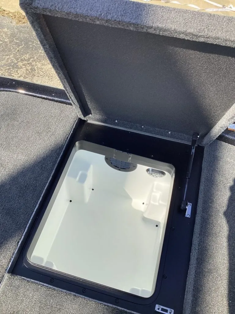 Slide: The Image of Skeeter ZXE21 2026 boat hatch with open storage compartment. - 31