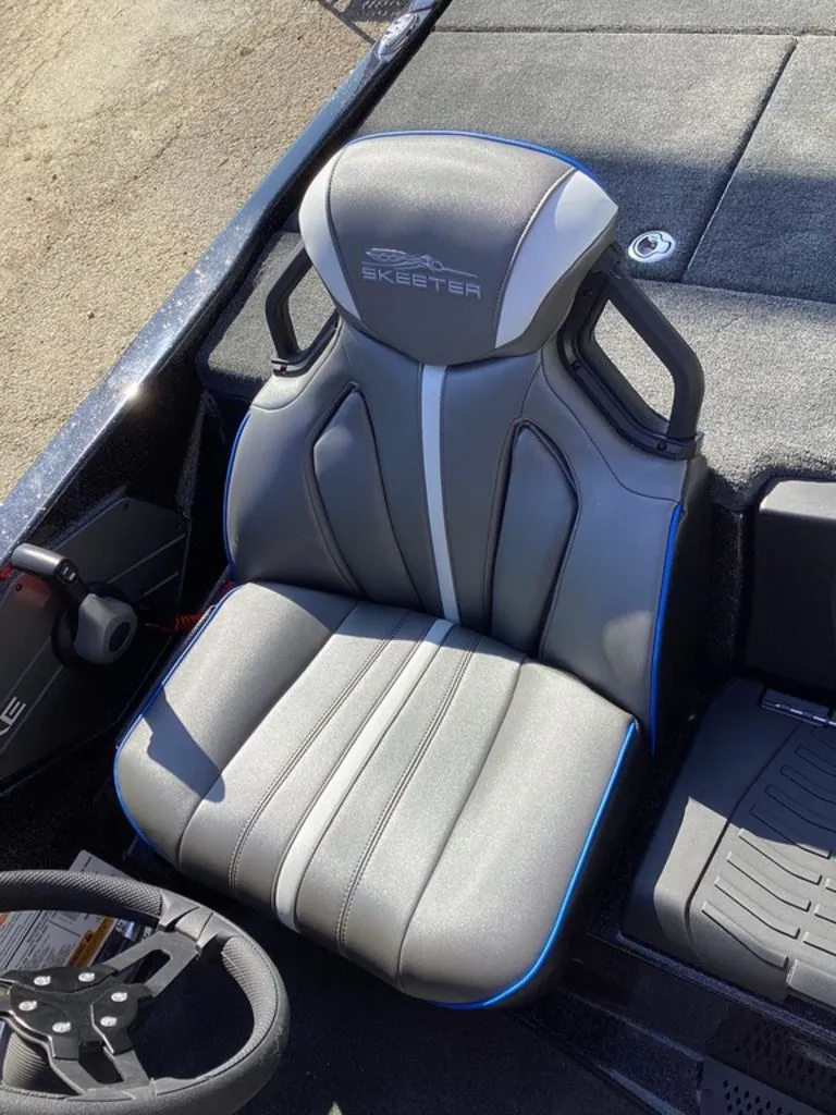 Slide: The Image of Skeeter ZXE21 2026 boat seat with modern design. - 35