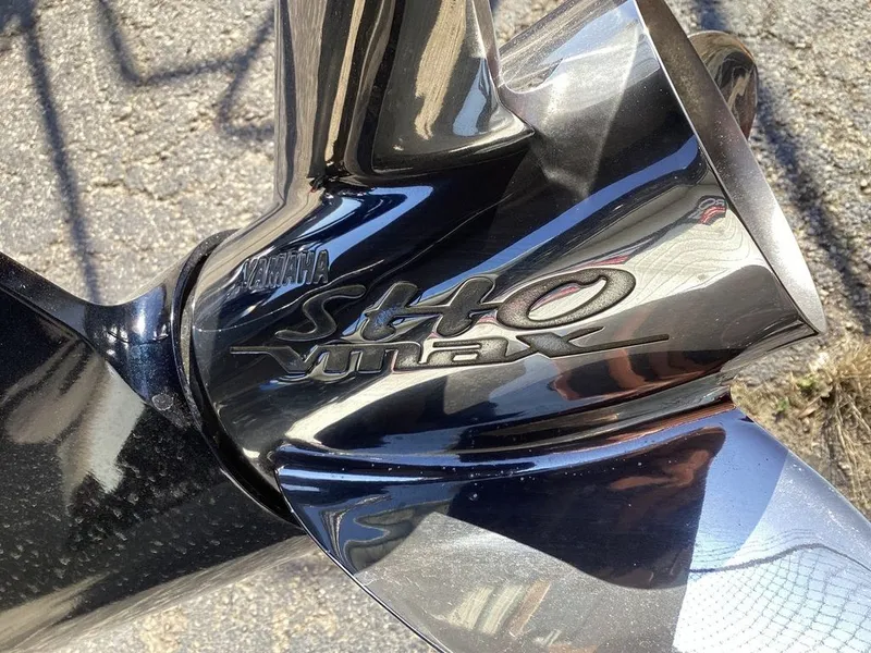 Slide: The Image of Yamaha SHO VMAX propeller on Skeeter ZXE21, 2026 model. - 6