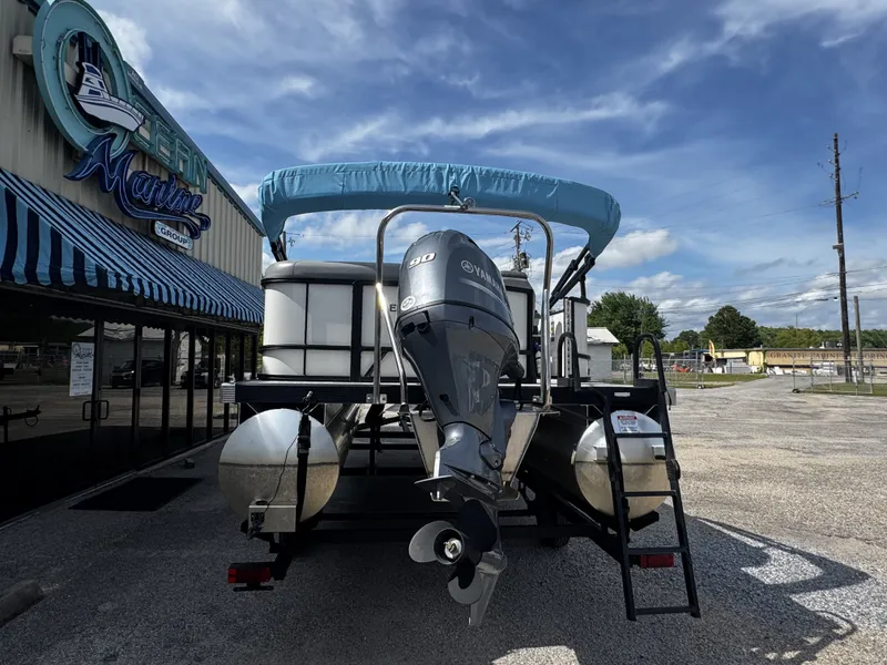 Slide: The Image of 2025 Bennington S20 pontoon boat with outboard motor. - 6
