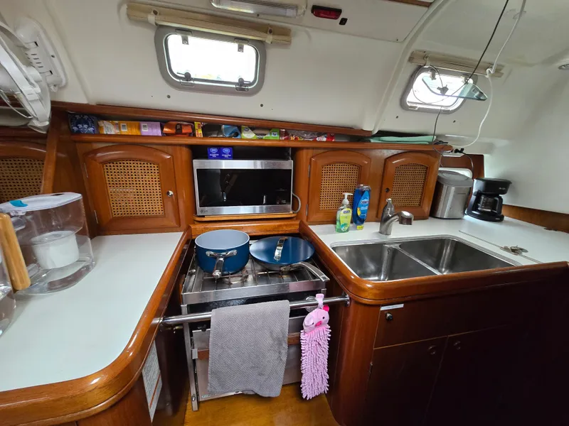 Slide: The Image of Beneteau 411 1998 - 11