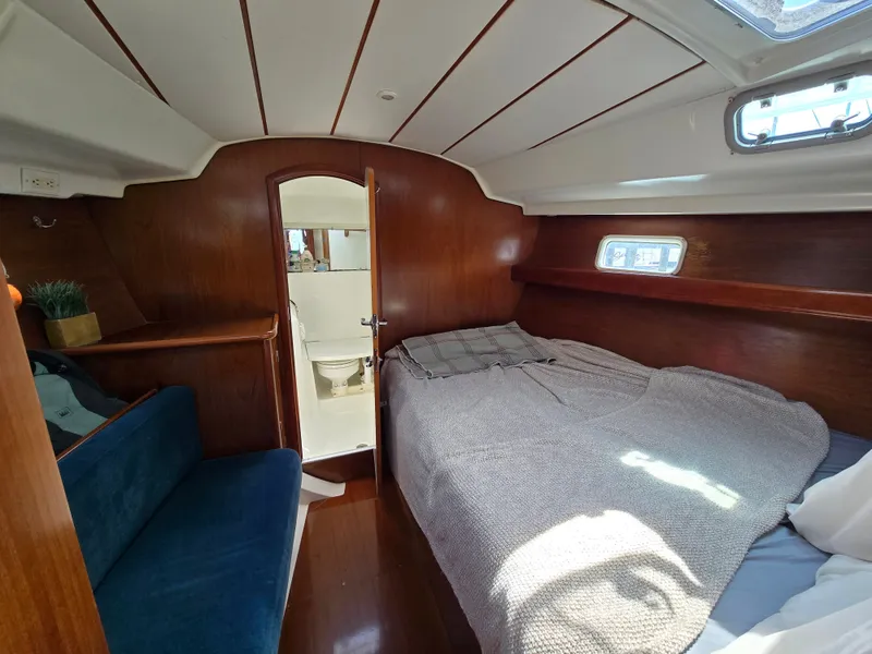 Slide: The Image of Beneteau 411 1998 - 12