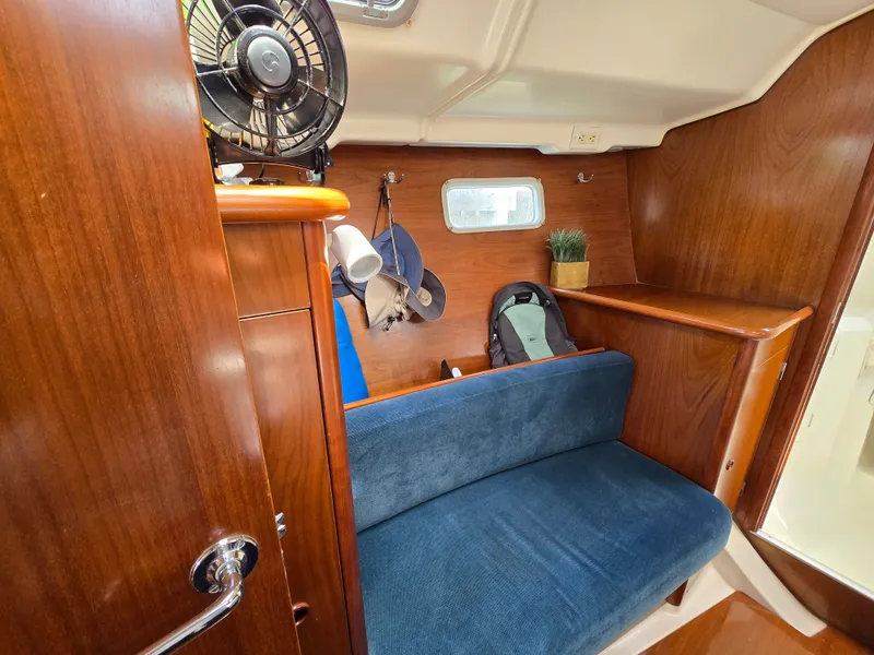 Slide: The Image of Beneteau 411 1998 - 13