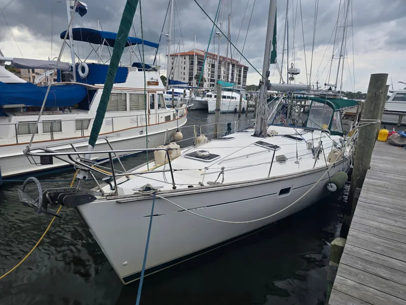 Slide: The Image of Beneteau 411 1998 - 2
