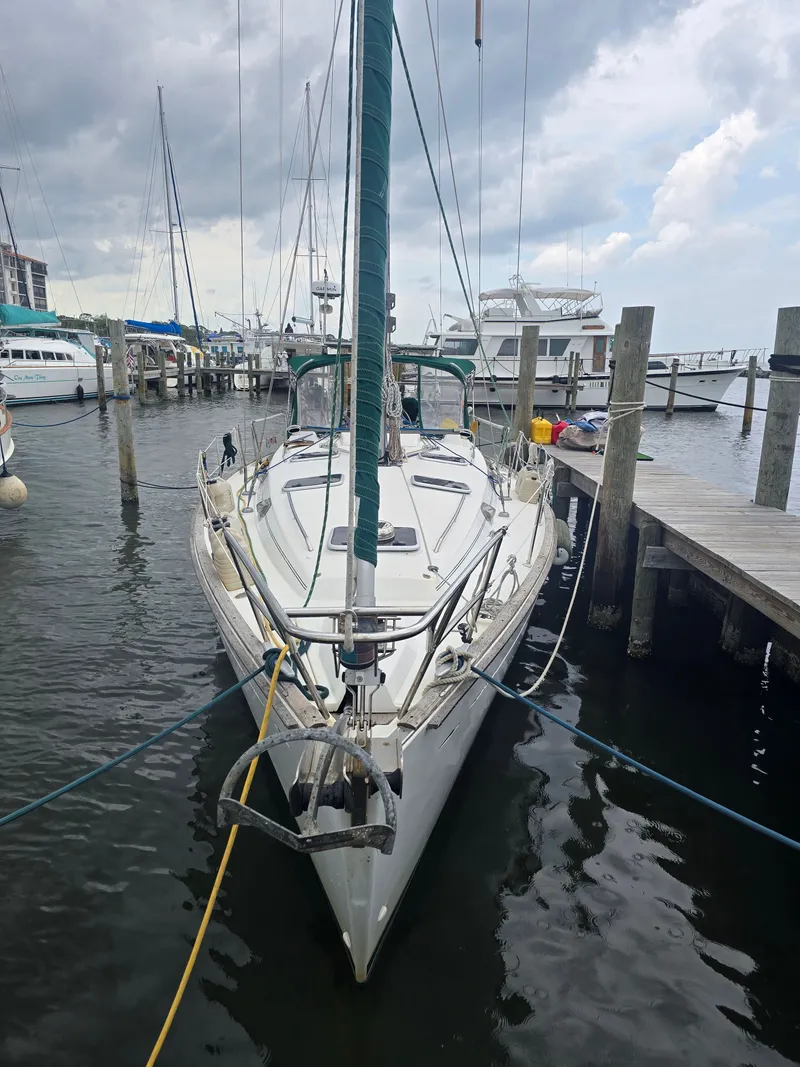 Slide: The Image of Beneteau 411 1998 - 3