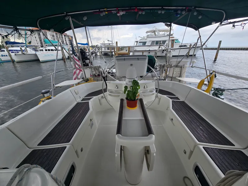Slide: The Image of Beneteau 411 1998 - 4