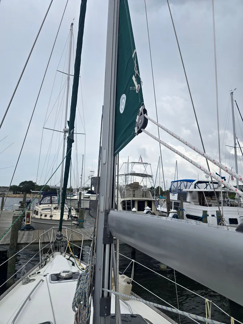 Slide: The Image of Beneteau 411 1998 - 6