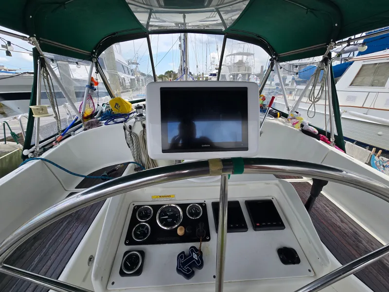 Slide: The Image of Beneteau 411 1998 - 7