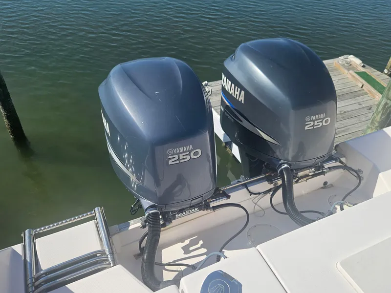Slide: The Image of Grady-White Marlin 300 2006 - 4