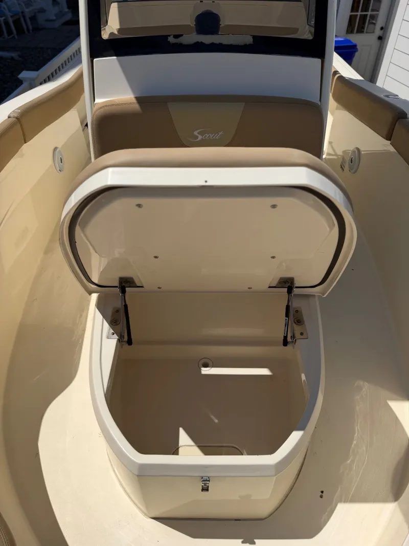 Slide: The Image of Scout 235 XSF 2019 - 12