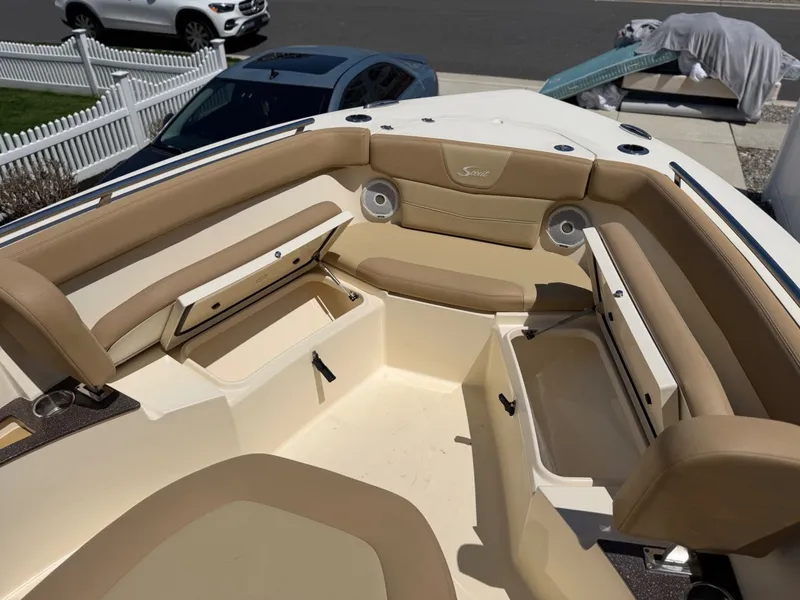 Slide: The Image of Scout 235 XSF 2019 - 13