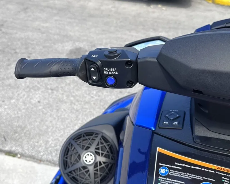 Slide: The Image of Yamaha VX® Limited HO 2026 - 10