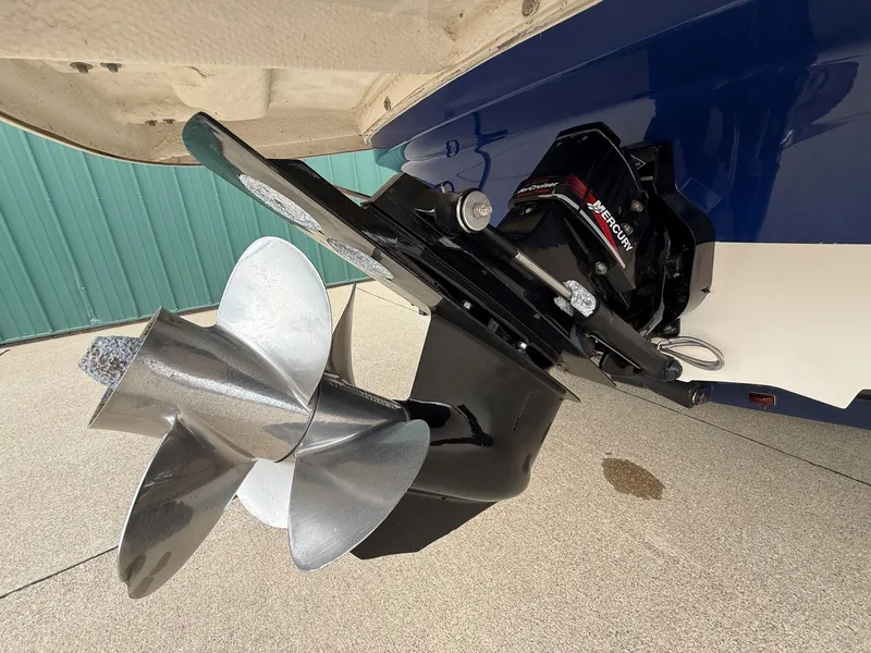 Slide: The Image of 2004 Rinker 262 Captiva boat motor and propeller view. - 7