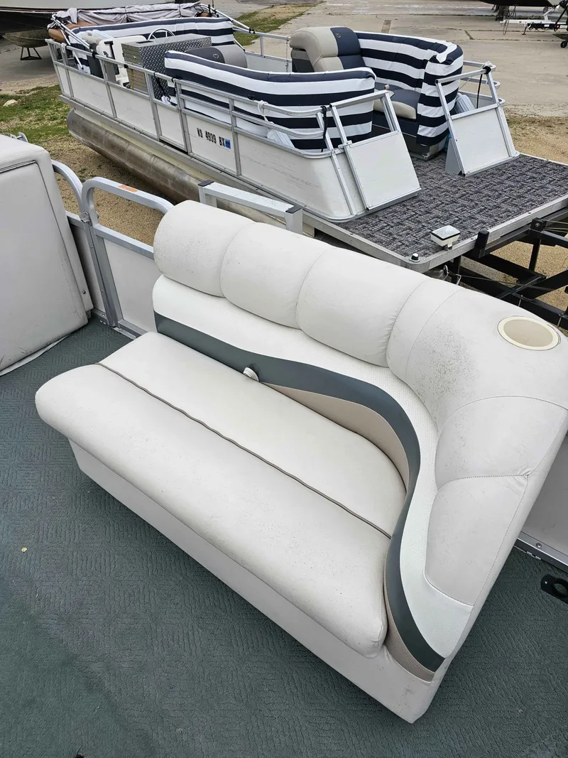 Slide: The Image of 2004 Manitou Osprey 24 pontoon boat with white seating. - 4