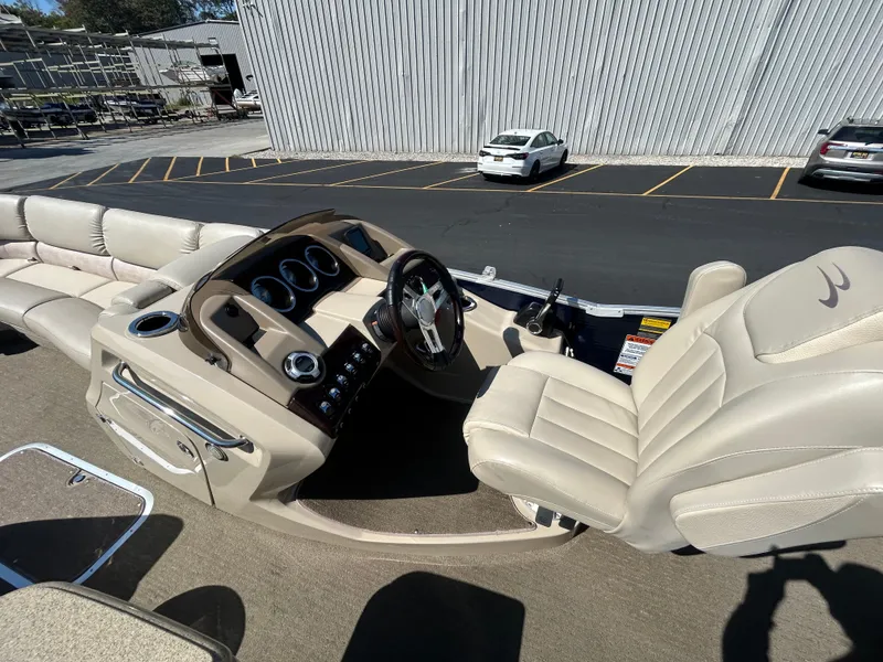 Slide: The Image of Interior of a 2014 Bennington R2550 pontoon boat with helm console. - 13