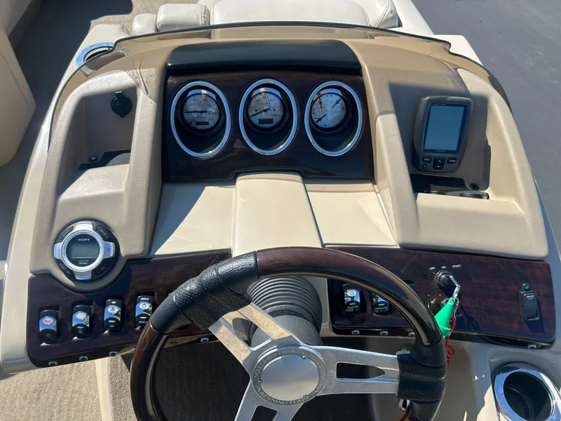 Slide: The Image of Dashboard of a 2014 Bennington R2550 boat. - 14