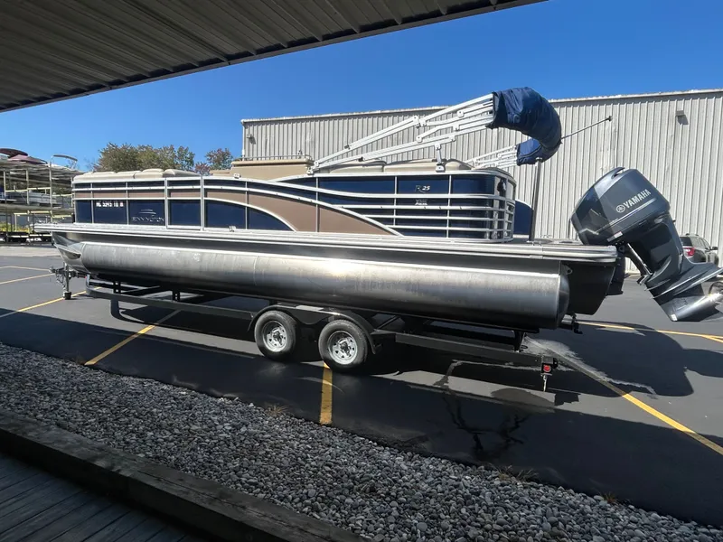 Slide: The Image of 2014 Bennington R2550 pontoon boat parked on trailer outdoors. - 4