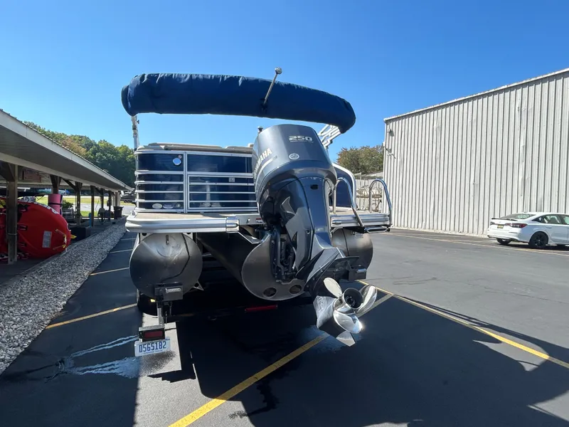 Slide: The Image of 2014 Bennington R2550 pontoon boat with Yamaha engine. - 5